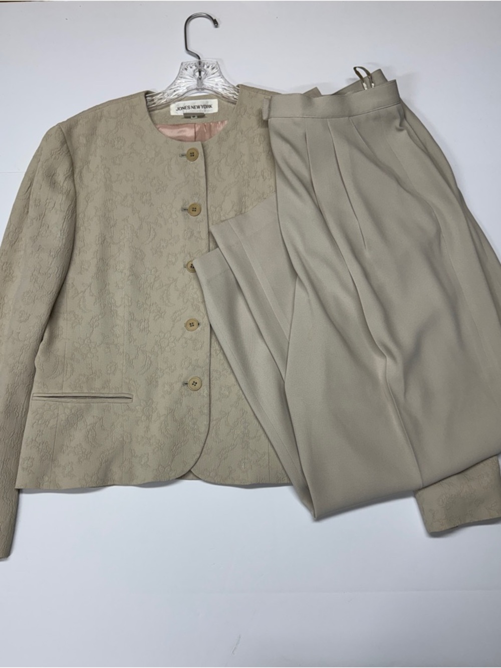 Jones New York Light Cream Textured Three-piece Pantsuit Set